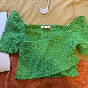 Green boutique shirt. Cropped. Super slimming